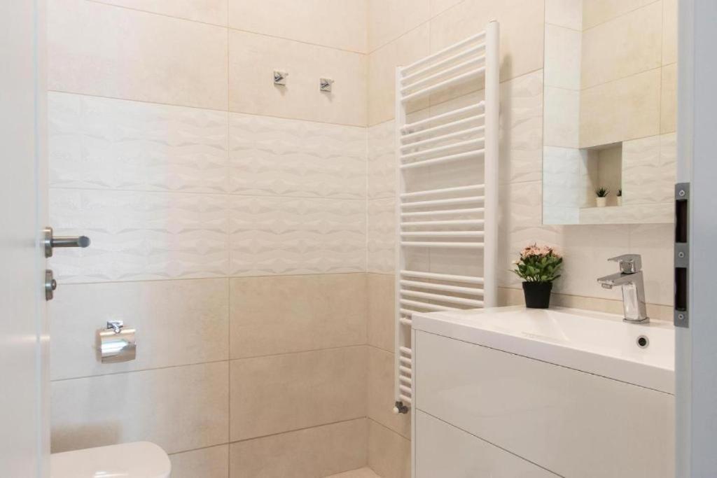 Revay Apartment *