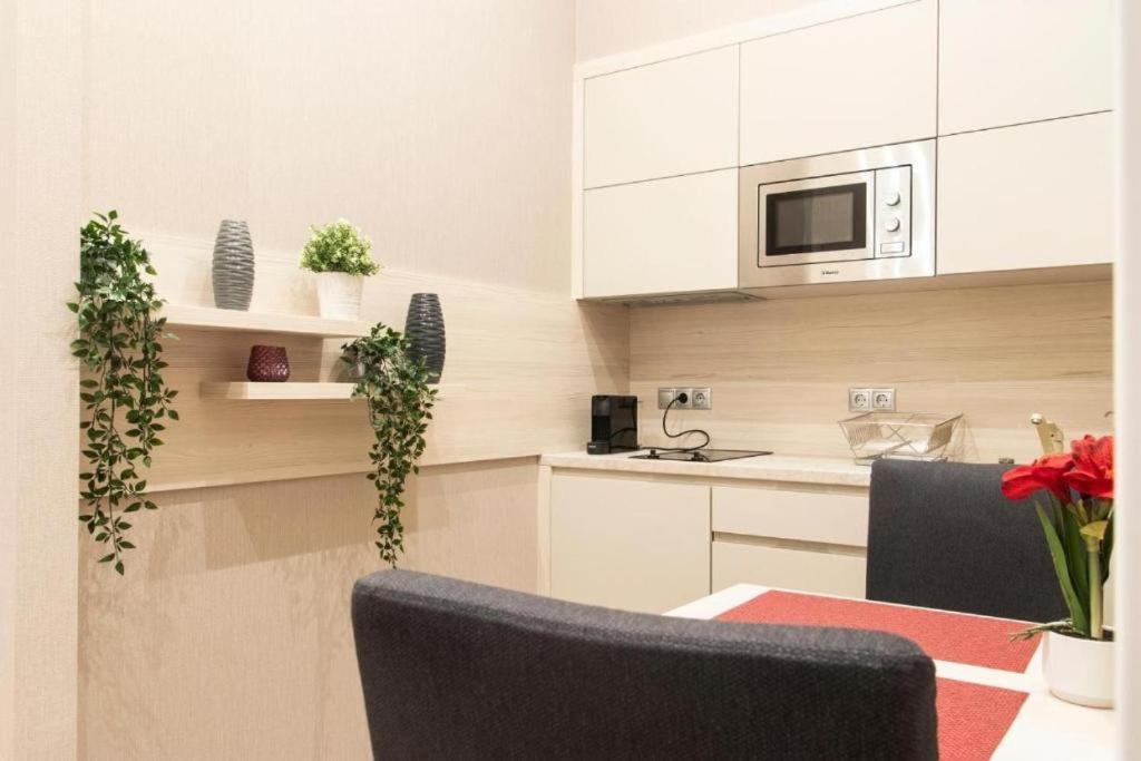 Revay Apartment *
