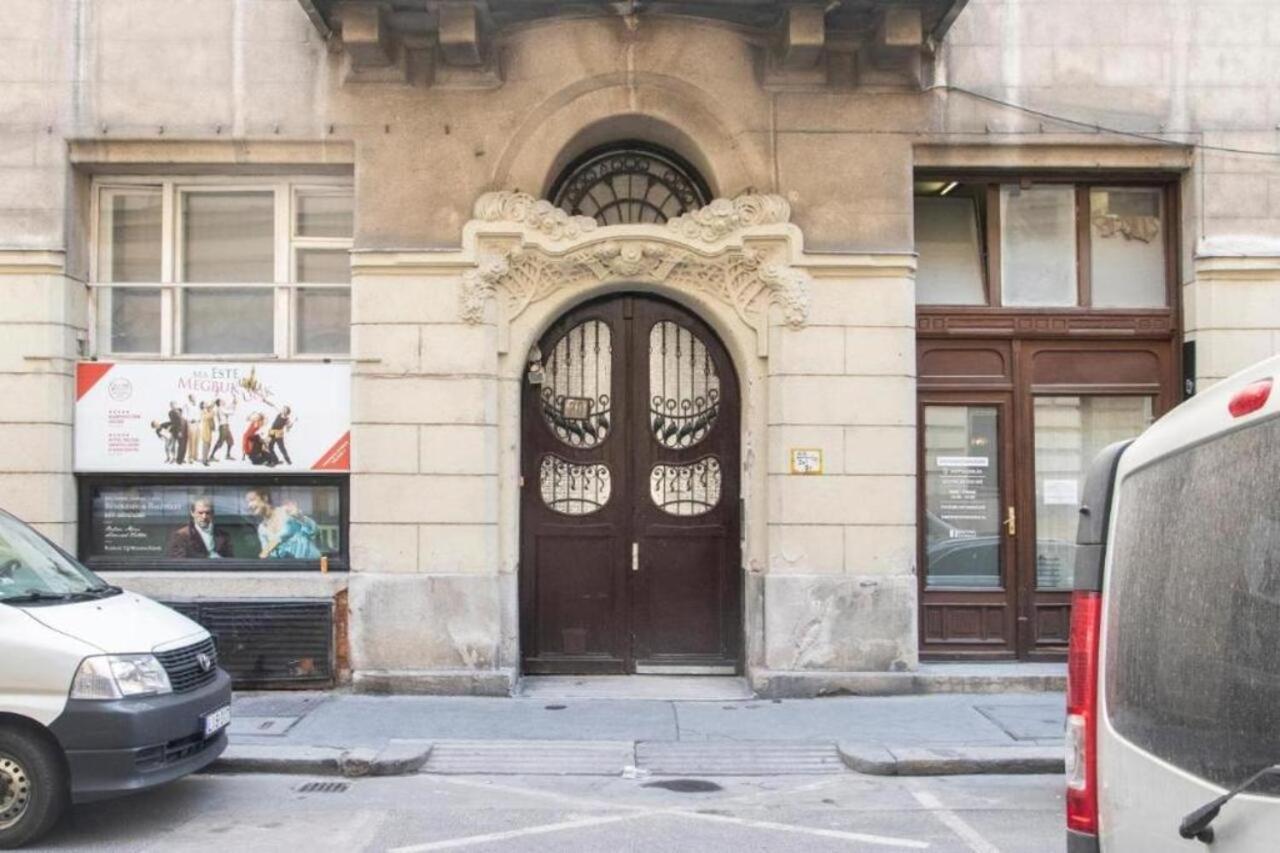 Revay Apartment